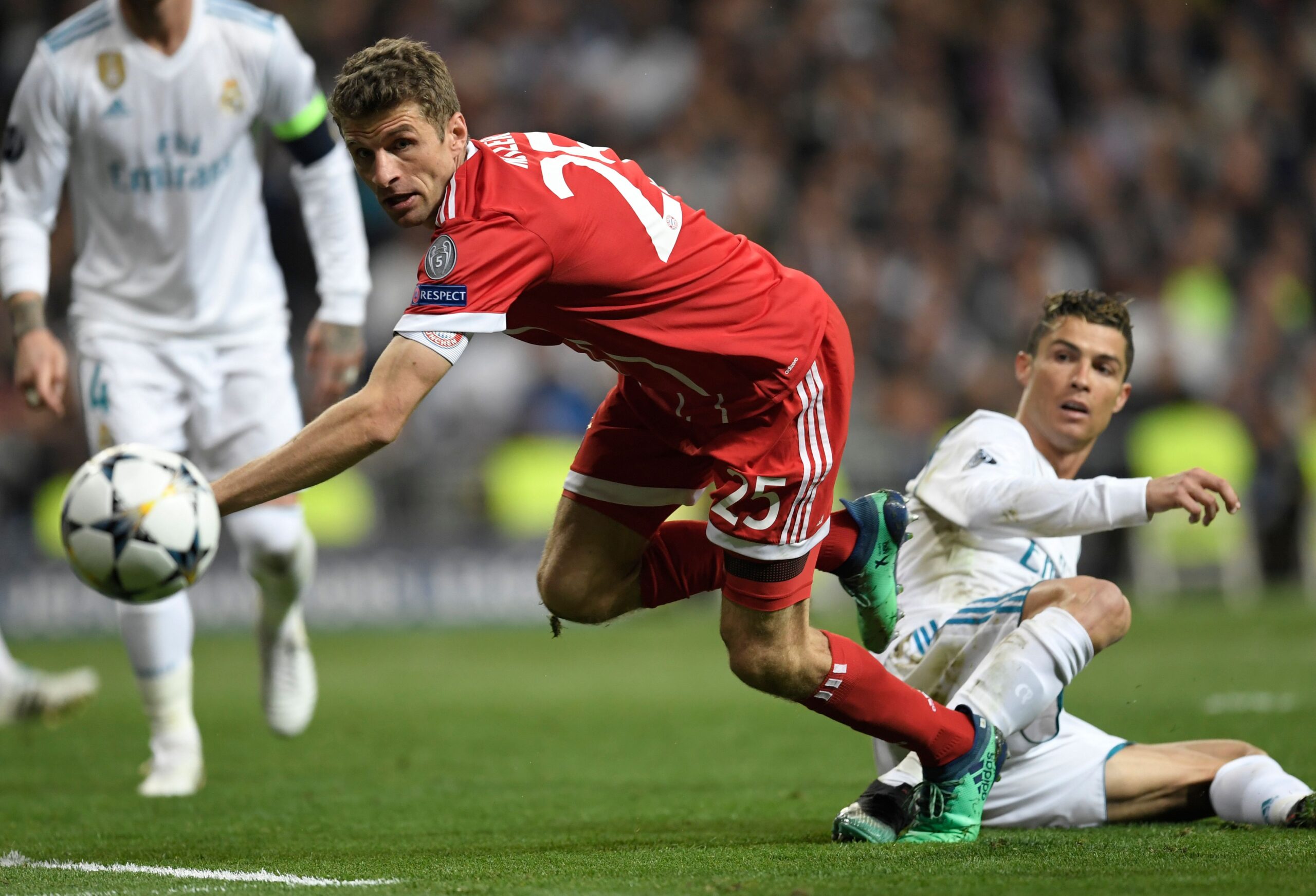 Müller habló sobre la diferencia entre enfrentar a Cristiano Ronaldo y a Messi. Foto: Getty Images.