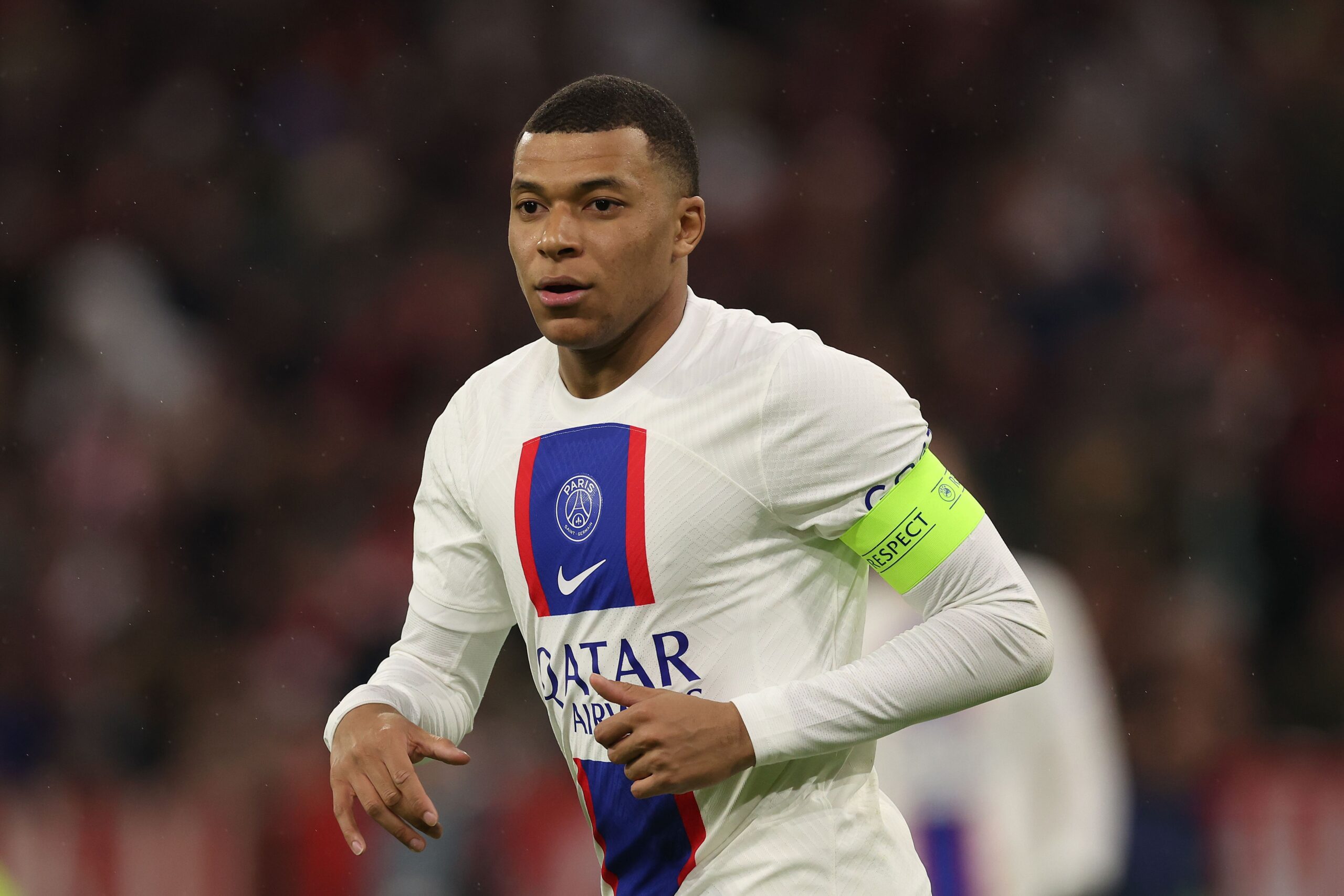 Kylian Mbappé está arrepentido de renovar en PSG. Foto: Getty Images.