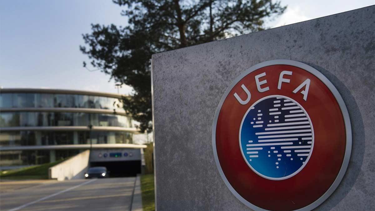 UEFA quiere topes en las transferencias.