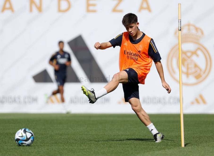 Arda Güler impresiona a todos en el entrenamiento. Foto: Real Madrid.