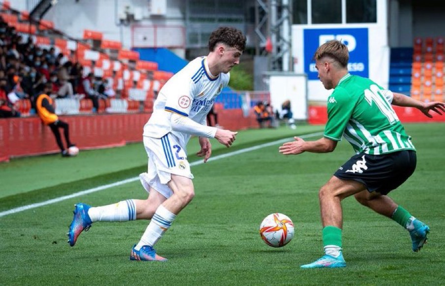 Milan sigue a Alex Jiménez. Foto: Getty Images.