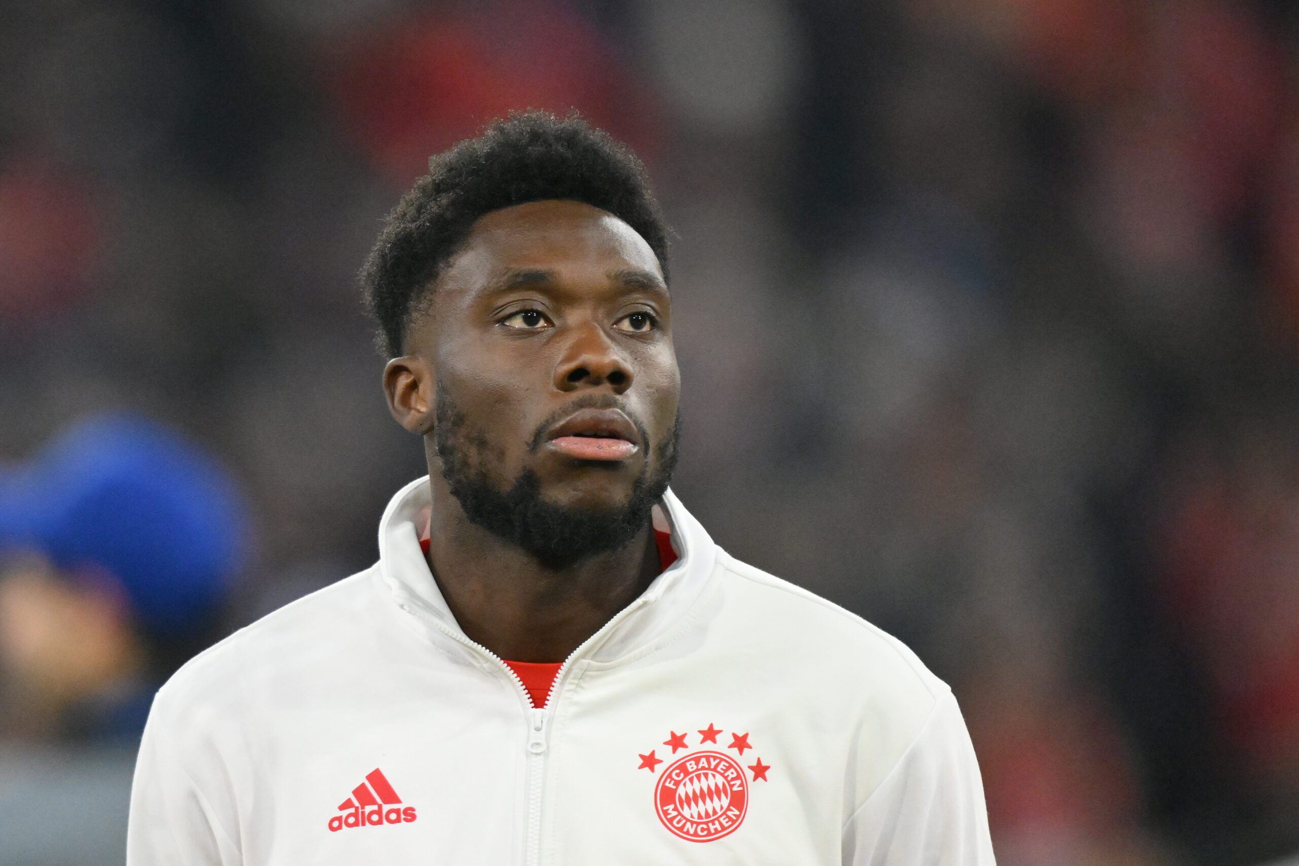 Alphonso Davies y un inconveniente en Bayern. Foto: Getty Images.