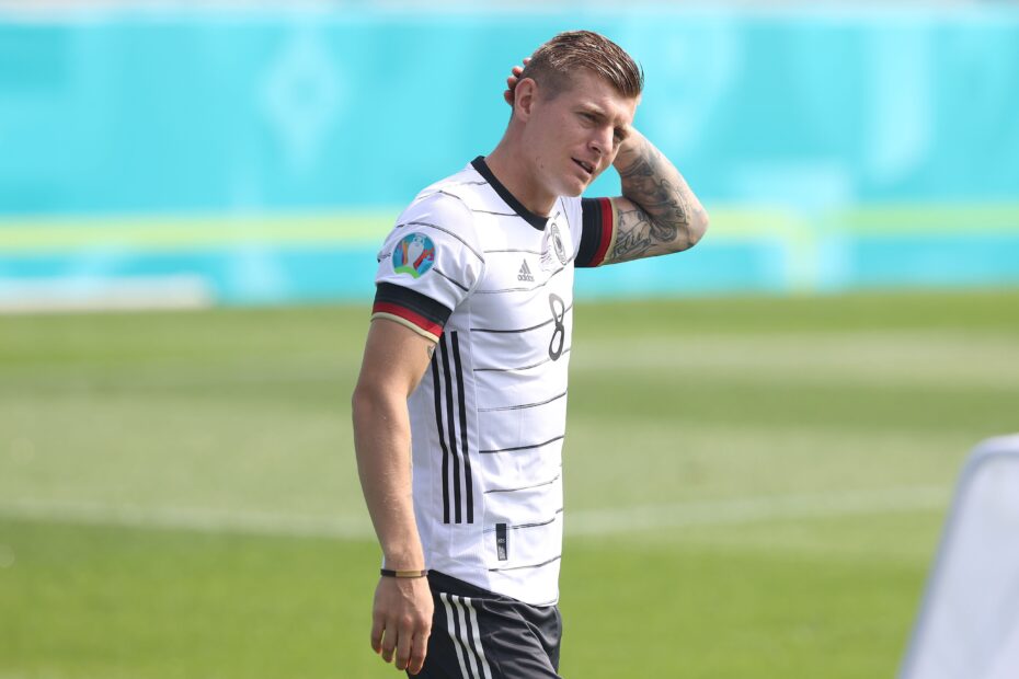 Nagelsmann recibe a Toni Kroos. Foto: Getty Images.