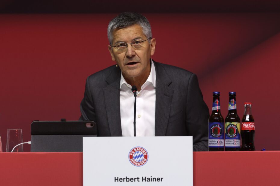 El presidente del Bayern calienta la previa ante Madrid. Foto: Getty Images.