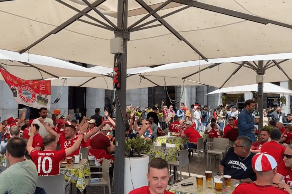 Los aficionados de Bayern invaden Plaza Mayor.