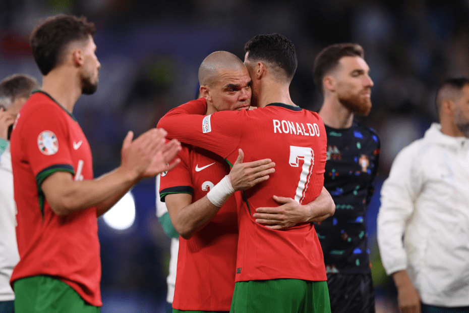 Cristiano se despide de Pepe. Foto: Getty Images.