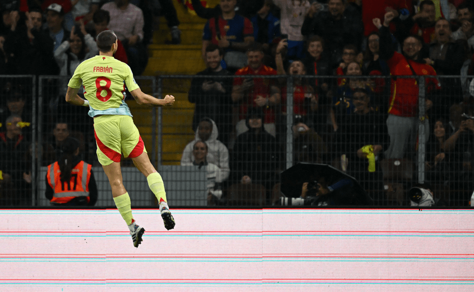 Real Madrid entre Rodri y Fabian Ruiz. Foto: Getty Images.
