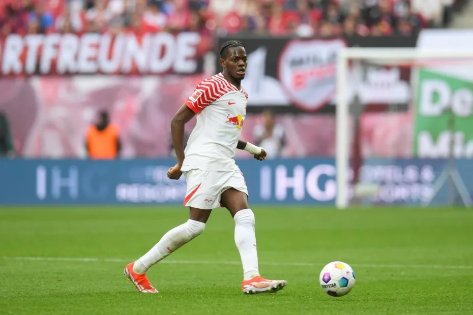 Real Madrid se fija en Castello Lukeba. Foto: Getty Images.