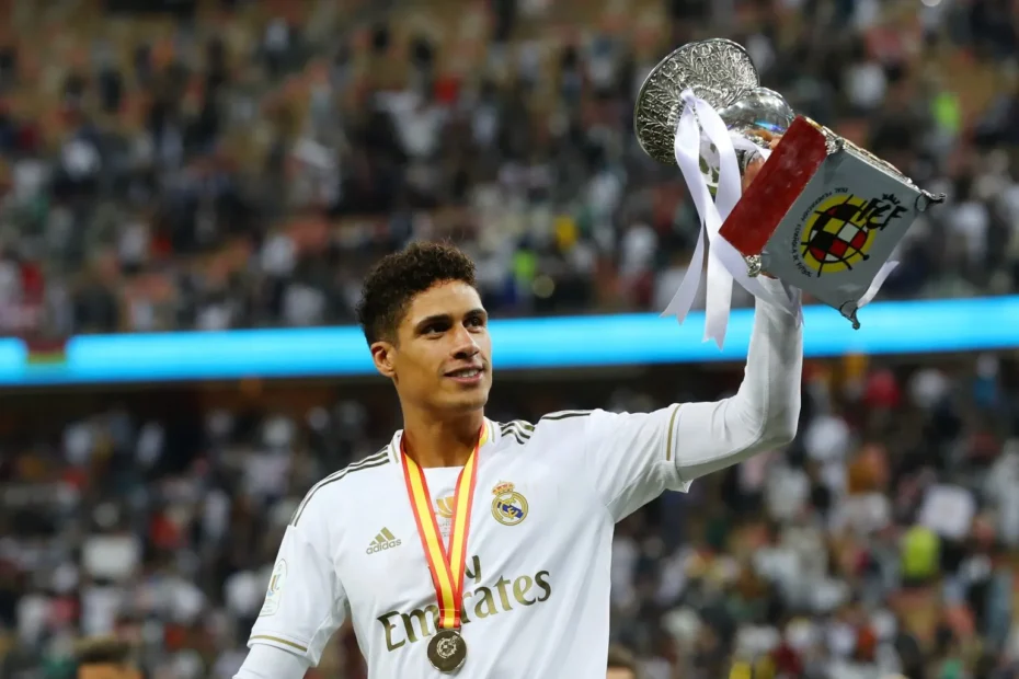 Retiro Raphaël Varane. Foto: Getty Images.