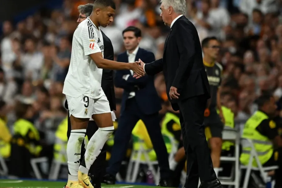 La charla íntima de Ancelotti con Mbappé en el medio de ls polémica. Foto: Getty Images.