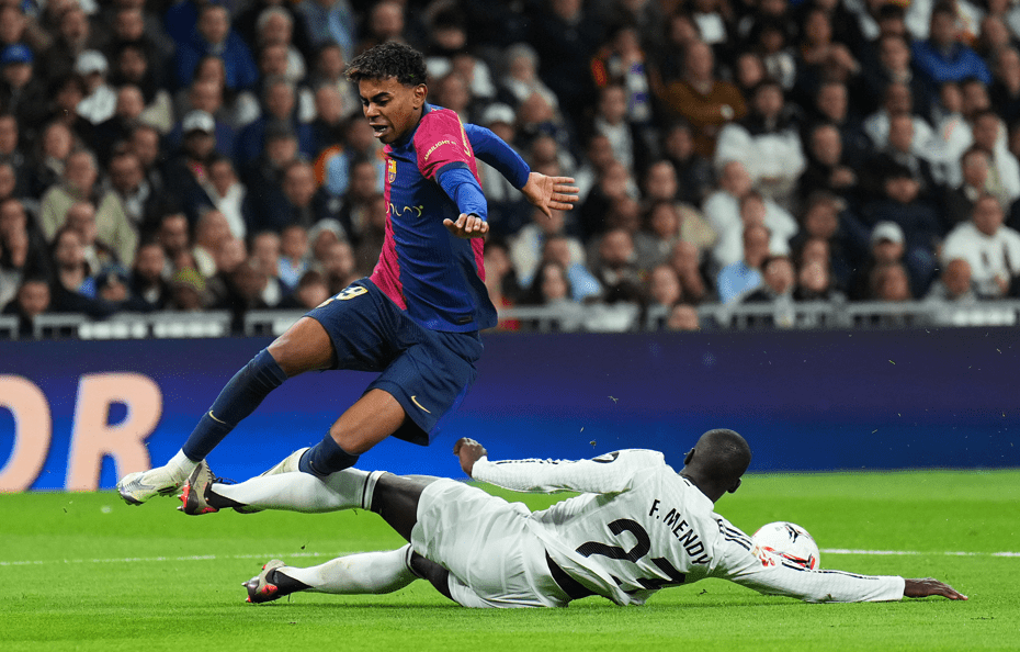 Yamal vs. Mendy. Foto: Getty Images.