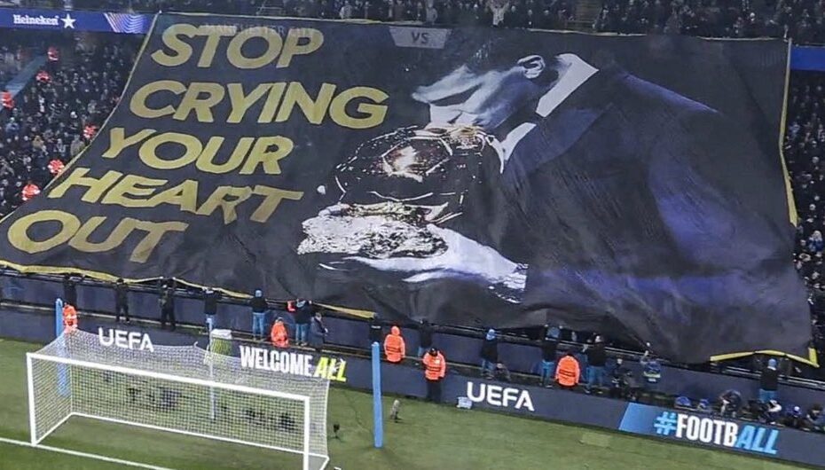 La bandera "que no fue contra Vinicius". Foto: Getty Images.
