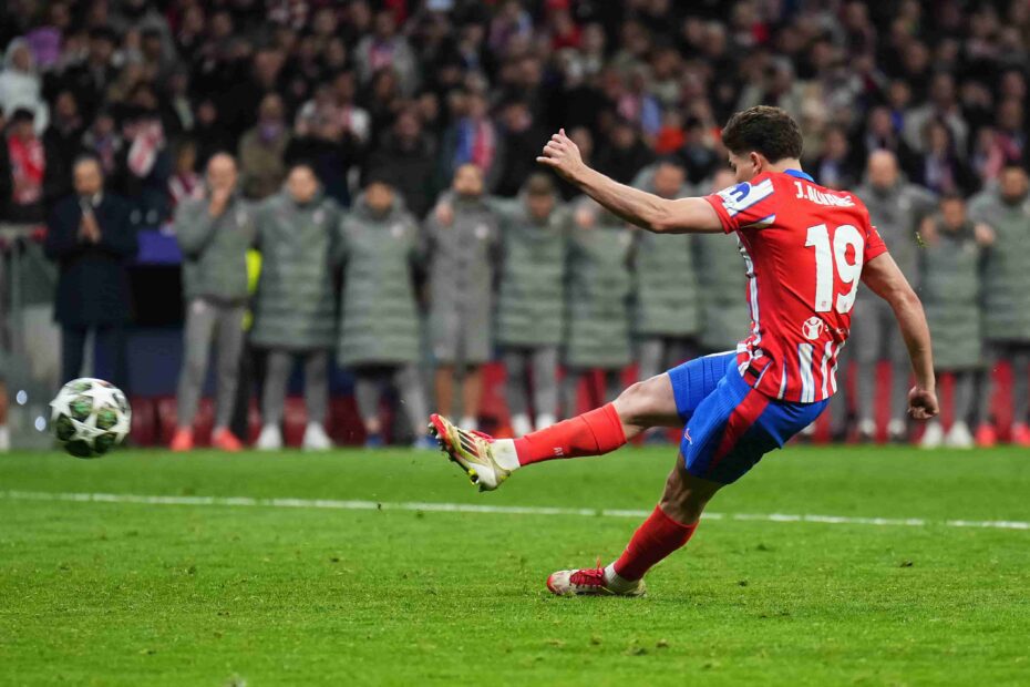 UEFA sobre el penal de Julián. Foto: Getty Images.