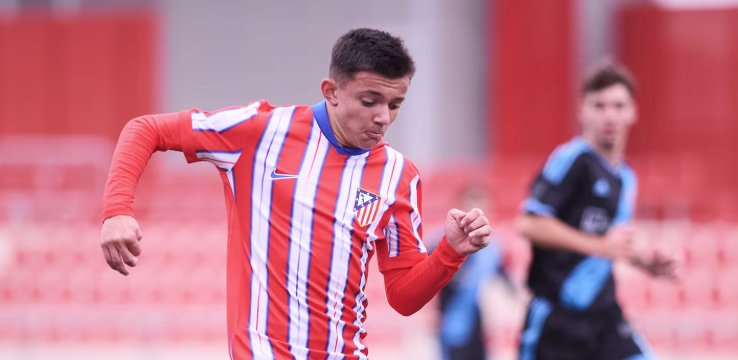La lucha entre Atlético y Real Madrid. Foto: Getty Images.