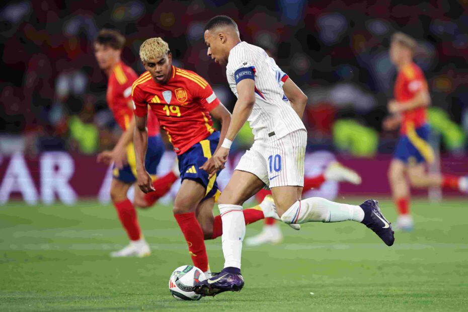 Huijsen y Mbappé. Foto: Getty Images.