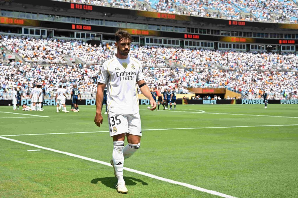 Raúl Asencio perjudicado tras el Mundial. Foto: Getty Images.