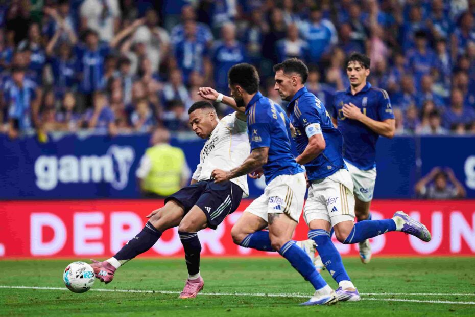 Gestos racistas a Mbappé. Foto: Getty Images.
