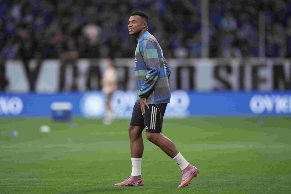 Real Oviedo se disculpa con Mbappé. Foto: Getty Images.